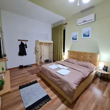 Apartment Ex-block District Charming With Treeish Sorrounding View! Tirana