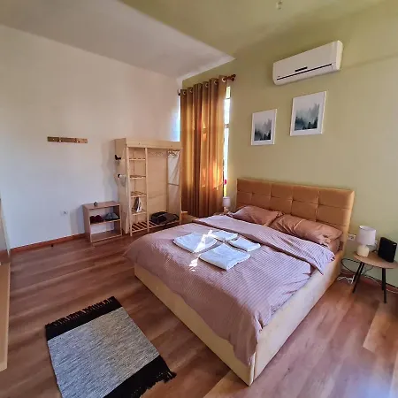 Apartment Ex-block District Charming With Treeish Sorrounding View!