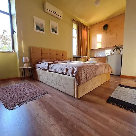 Ex-block District Charming With Treeish Sorrounding View! Tiran